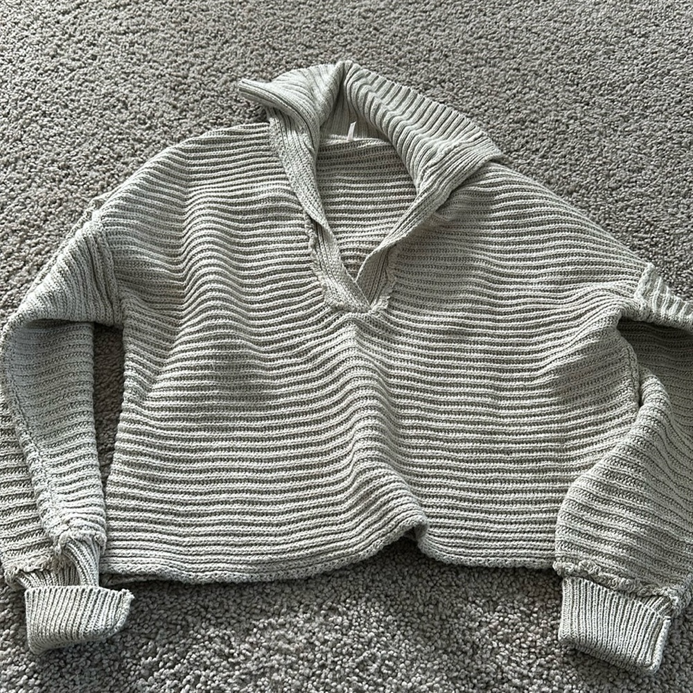 Free people taupe sweater size XS